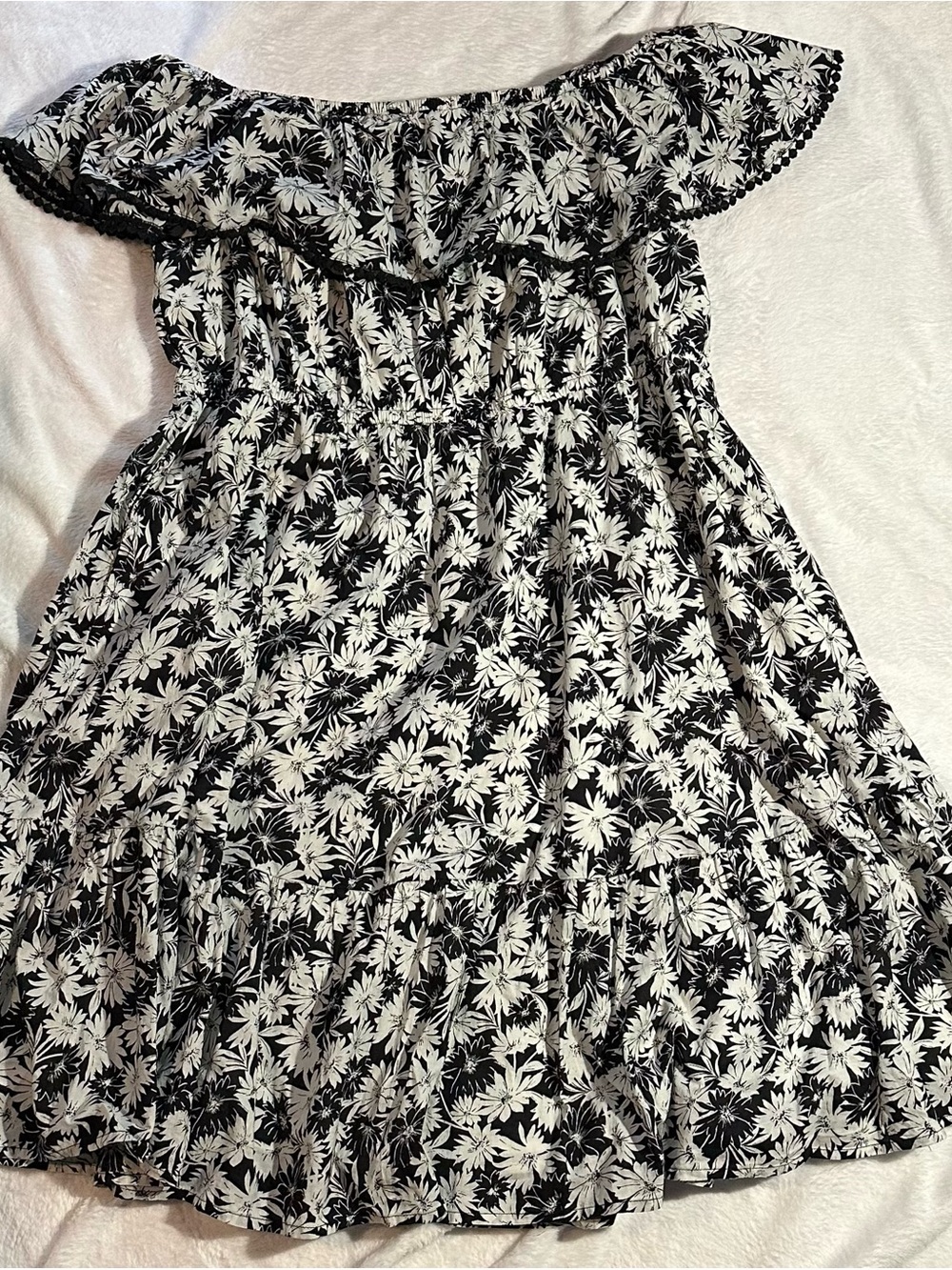 Source Unknown Black & White One-Shoulder Floral Dress